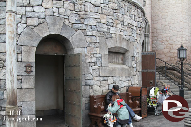 Inside here is a smoking room.