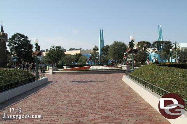 A quiet spot in the center of the central plaza.