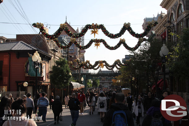 The first show of the day is Standby only so I decided to go get in line.  Showtime was 12:00 and it was almost 11am.