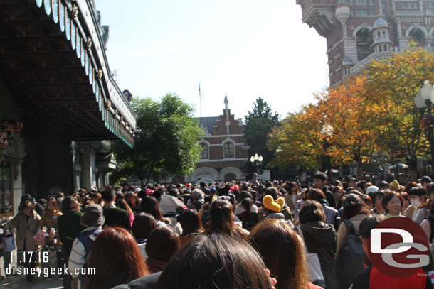 About half an hour before show time everyone stood up and the queue began to move.