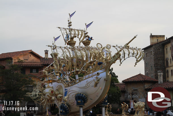 Park hopping takes slightly longer from Disneyland to DisneySea because of the longer Monorail ride.  Left the park at 2:51pm and here at 3:08pm.