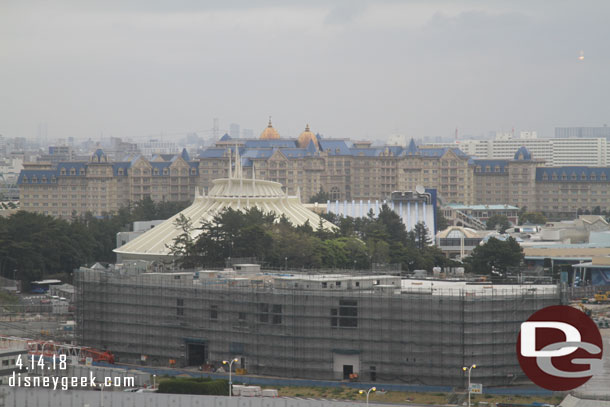 A closer look at the constrcution.  The building with the blue roof is the Tokyo Disneyland Hotel.