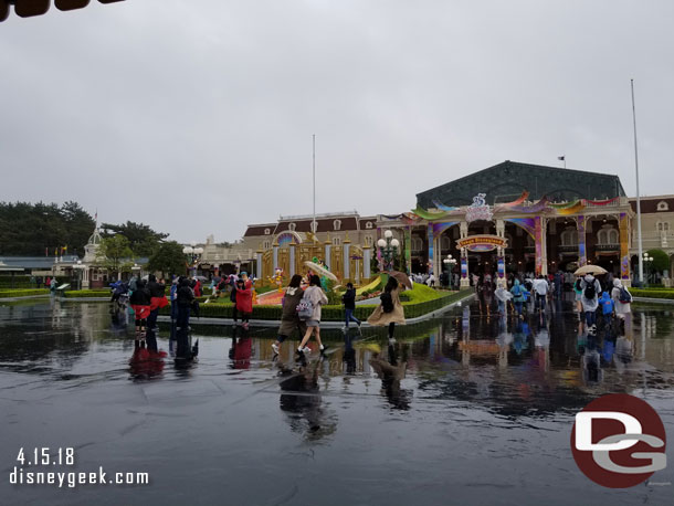 Inside the park at 8:25am and waiting to walk out in the rain.