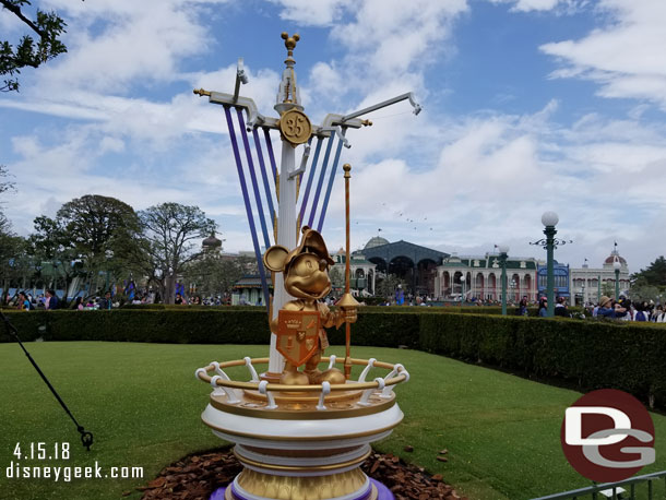 A golden Mickey knight statue in the Central Plaza.