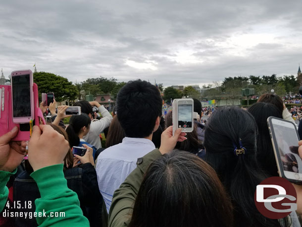 Watching parades in Japan is a different experience.. even this far back guests keep their phones, kids, balloons below head level.