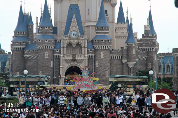 Cinderella Castle in the distance.  Also notice they pulled the two Omnibuses in front of the castle to clear the parade route.