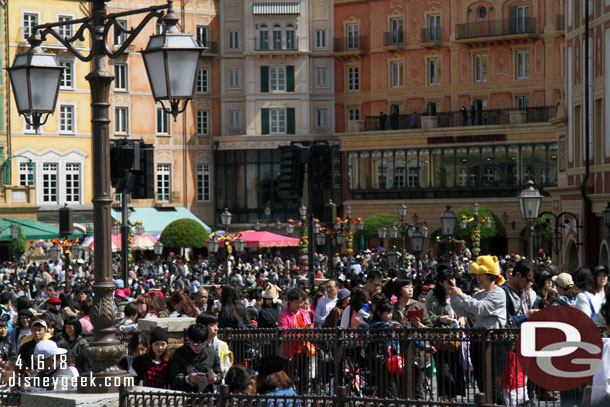 The crowd looking back toward the entrance.