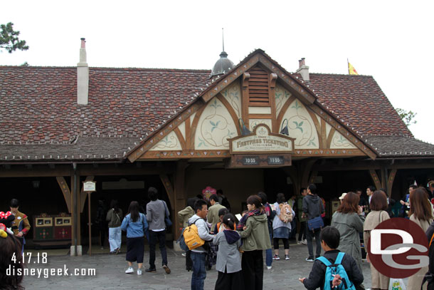 Small World FastPass distribution using the Winnie the Pooh machines since it is closed for renovation.