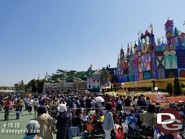 10:10am and it's a small world has a large queue.