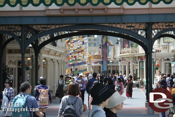 Entering World Bazaar from Adventureland.