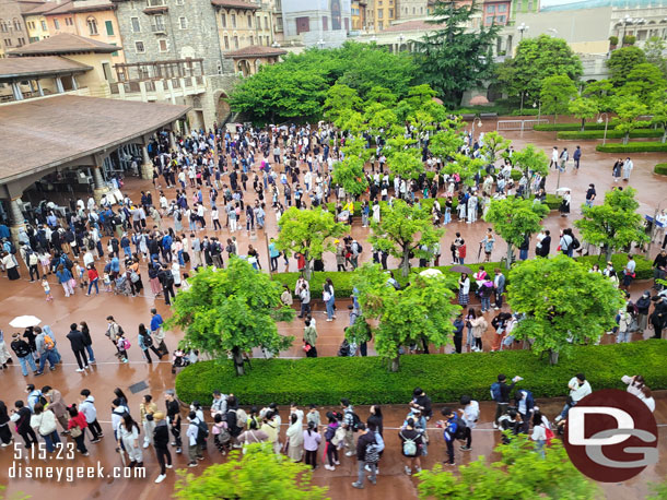 8:44am - A look at the Tokyo DisneySea wait this morning.  They were letting guests in already.