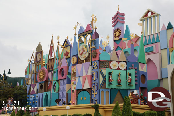 11:15am - Passing it's a small world as the clock sequence was underway