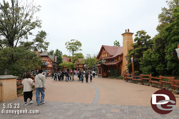 Returned to Belle's Village to look around since earlier I was in line and did not go in any buildings.