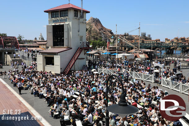 The assembled crowd from the SS Columbia