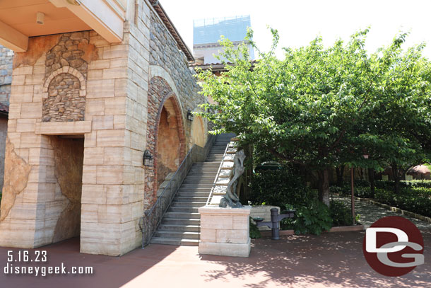The walkway to Hotel Mira Costa