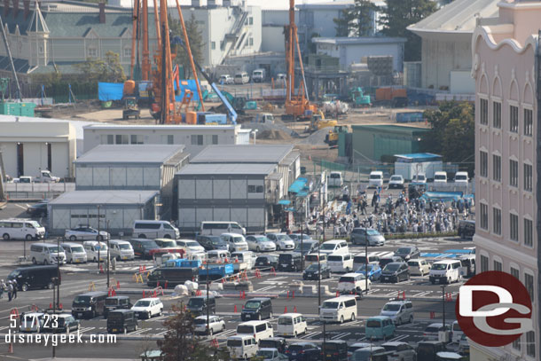 Morning gathering of the construction teams.