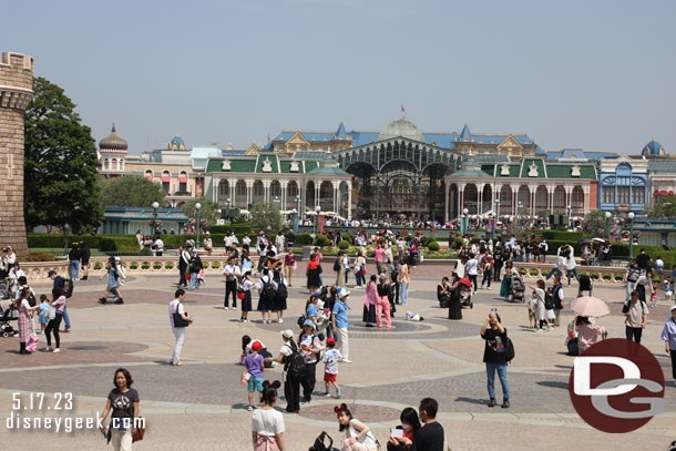 Looking toward World Bazaar from the Castle