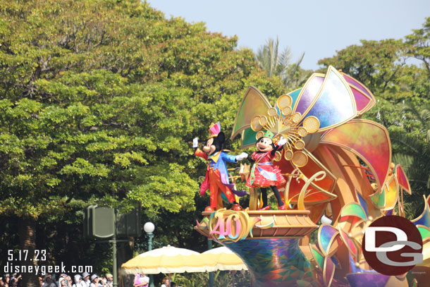 Mickey and Minnie Mouse leading the finale.