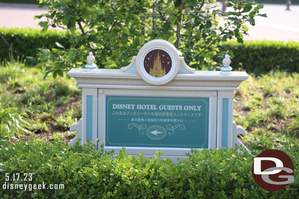 In the morning the center area is for Disney Hotel guests only.