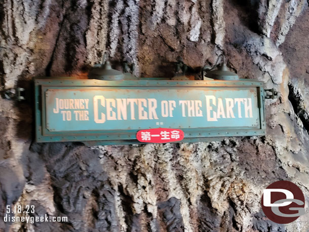 9:07am - Decided to get in line for Journey to the Center of the Earth