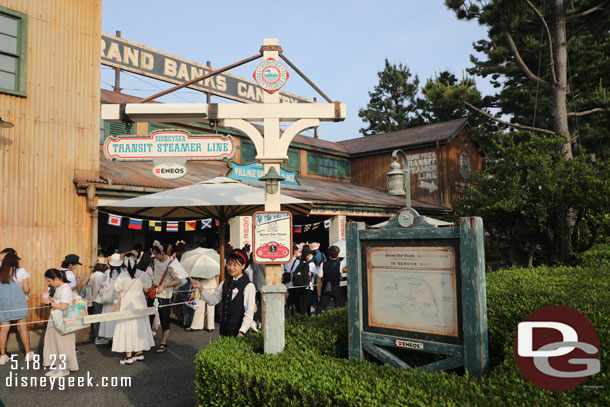 Luckily all those guests in the long line are for Duffy and Friends, not the steamer