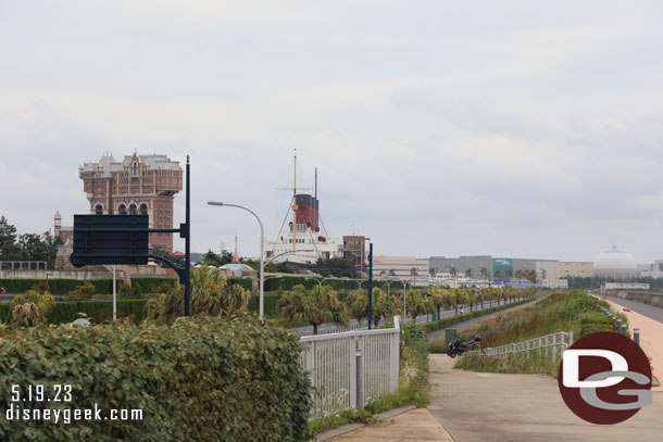 It was starting to drizzle so vs the original plan to walk down by DisneySea I am heading down this ramp to head back.