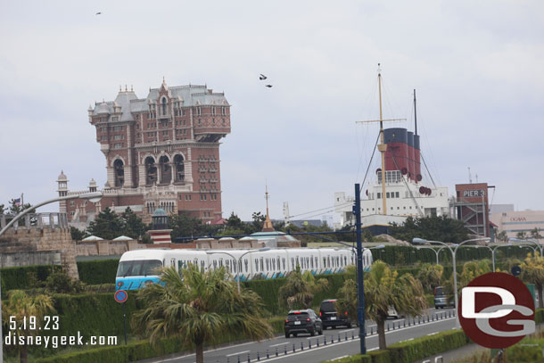 Here you can see where the resort line dips down to be out of view from inside DisneySea