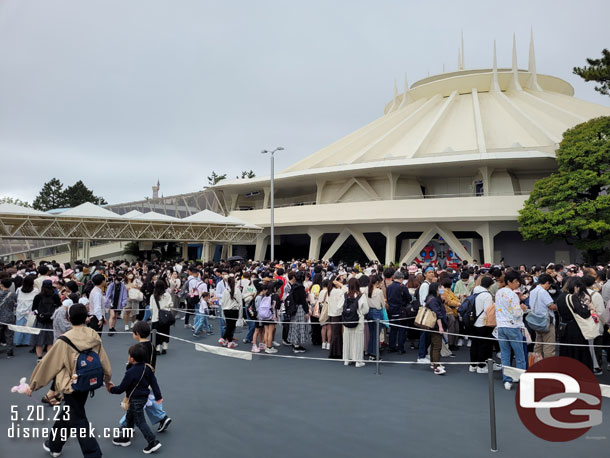 9:39am - First stop to see about Standby for the 10:40am Club Mouse Beat show.  Already at capacity, unfortunately.