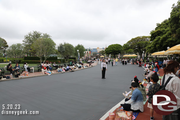 10:54am - Guests lined up and waiting for the 2pm Harmony in Color Parade.