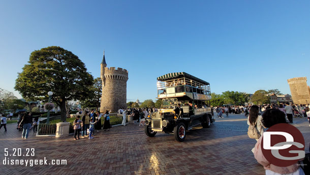 An Omnibus cruising by