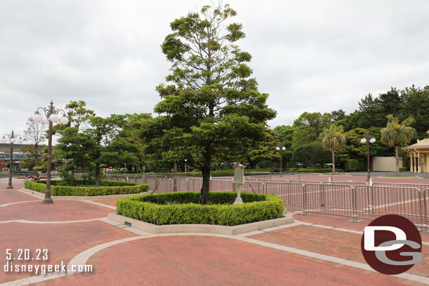 2:38pm - Out front in the calm of an empty entrance plaza