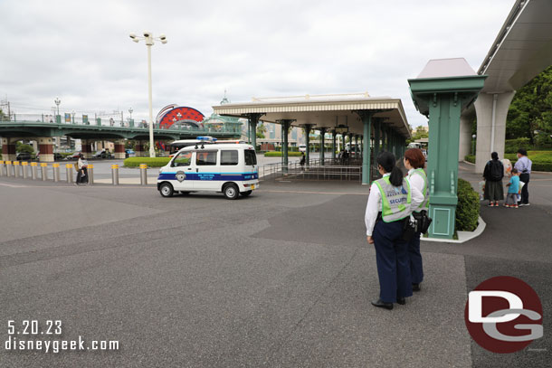 The security vehicle.. the cast members did not patrol far from it at the moment.