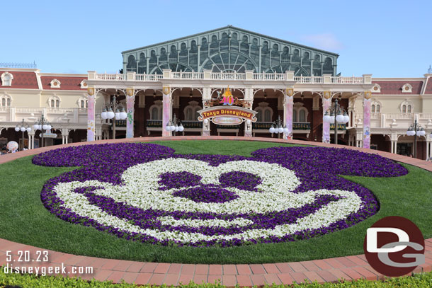 3:41pm - In the park.. the floral Mickey Mouse at the park entrance.