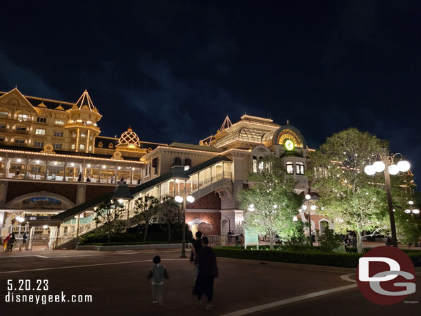 9:01pm - Heading for the Resort Line Station.