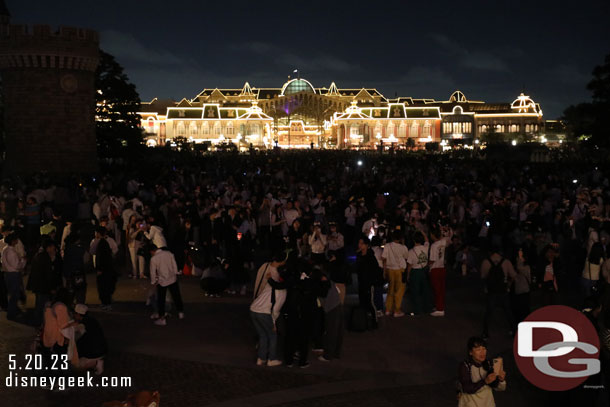 The crowd in the central plaza after the parade.