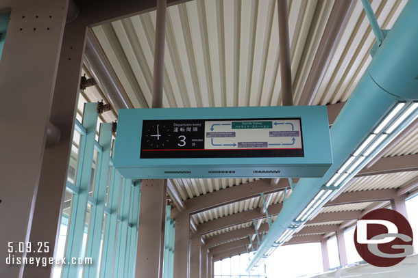 8:59am - Arrived on the platform.