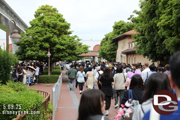 9:08am - In Line, turns out I did not choose a good line.