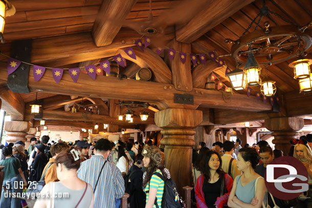12:13pm - Entering a larger room which is the final set of switchbacks before merging with the DPA guests.
