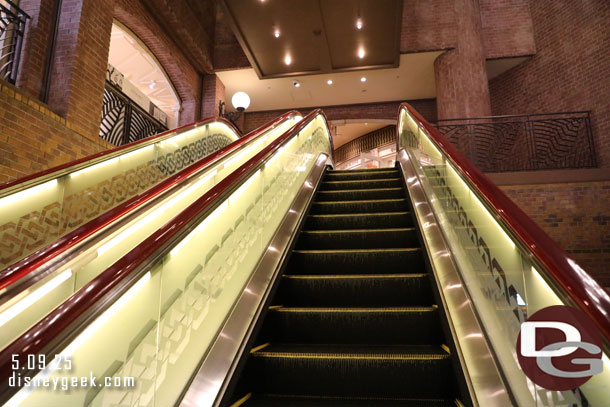 Random Ikspairi escalator shot.. not sure why I took this.