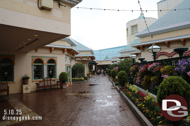 Walking through Ikspiari
