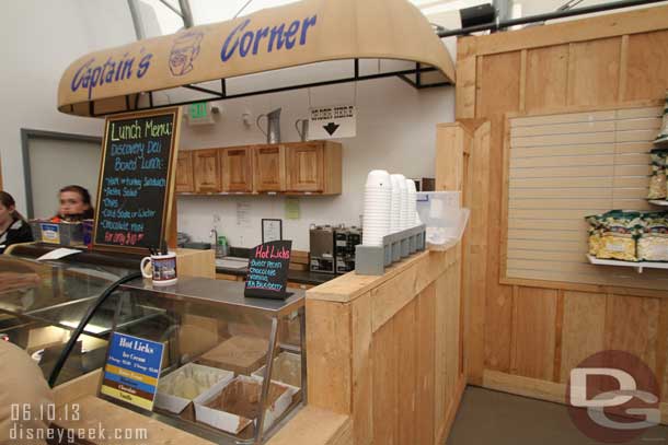 A small snack area to purchase ice cream or box lunches for the trip.