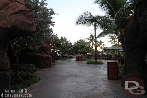 The walkways are wide open and shady before 6:30am.  To the left is the Lavashack and restrooms to the right the Rainbow Reef viewing area and straight ahead the Waikolohe Pool