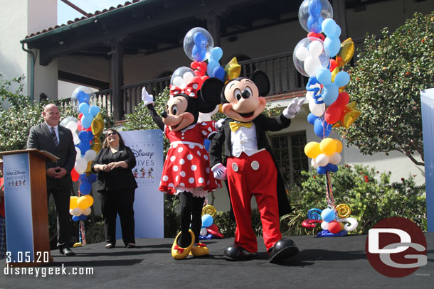 As they took the stage they danced for a bit to the Straw Hatters