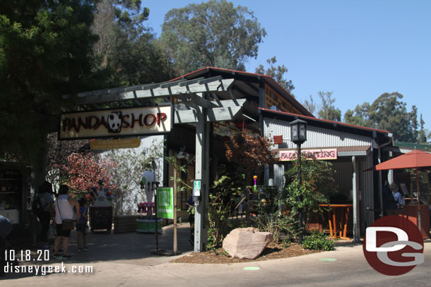 The stores had limited capacity and queues outside.  This one was limited to 7 guests.. so our entire group could not go in at once if we wanted to.