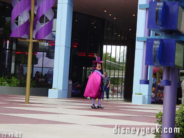 Back at EPCOT a couple characters with no crowds..