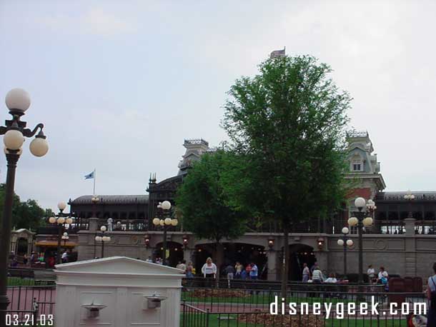 Looks like their Main Street trees have been trimmed too, I have a better shot in a latter day.