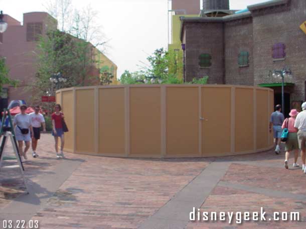 The Ms. Piggy fountain had a wall around it.