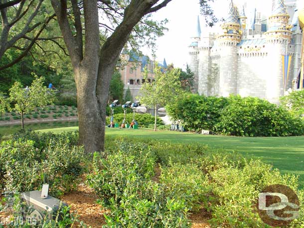 Lights set up on the lawn facing the castle, I am guessing for the AFV taping.