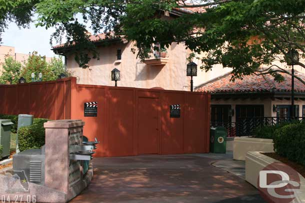 Construction walls on the walkway adjacent to the Brown Derby outdoor seating.