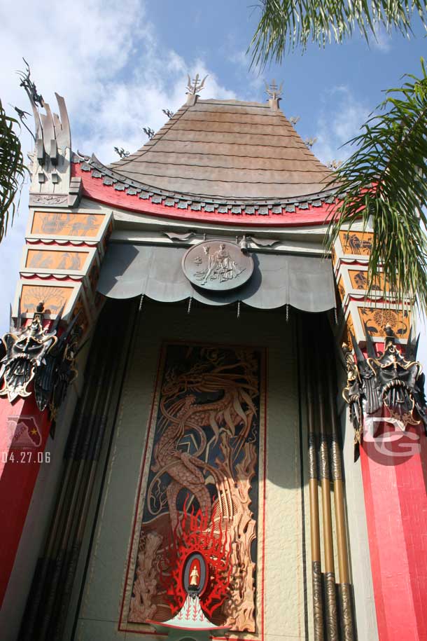 I wish the annoying hat would be gone so we can get great shots of the Chinese Theater again..